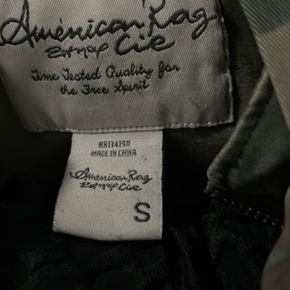 Nice Army Jacket With Zipper Upfront And Hoodie View 3
